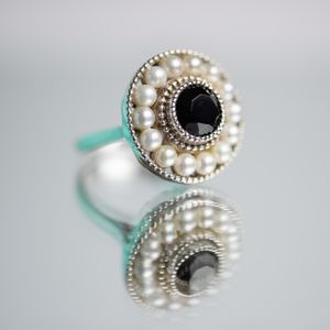 Tiffany & Co Pearl and Black Onyx Ring size 7